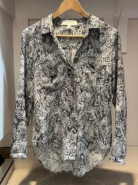 🖤 Cloth & Stone Snake Print Button Down Blouse – Size Small